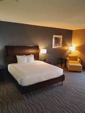 Premium bedding, in-room safe, iron/ironing board, WiFi