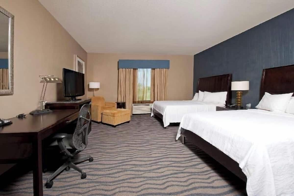 Premium bedding, in-room safe, iron/ironing board, WiFi