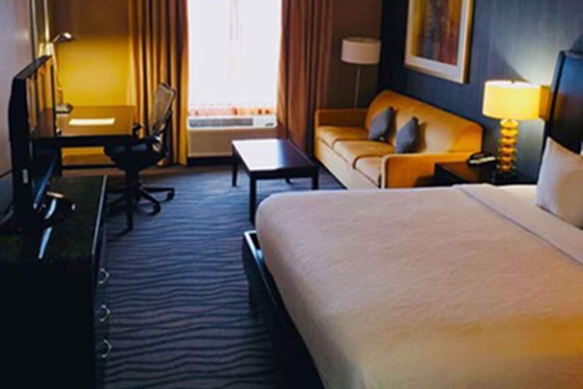 Premium bedding, in-room safe, iron/ironing board, WiFi