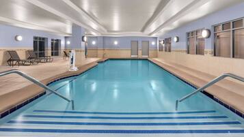 Indoor pool, pool loungers