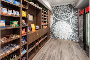 Snack bar - Hampton Inn & Suites Saginaw (Saginaw)