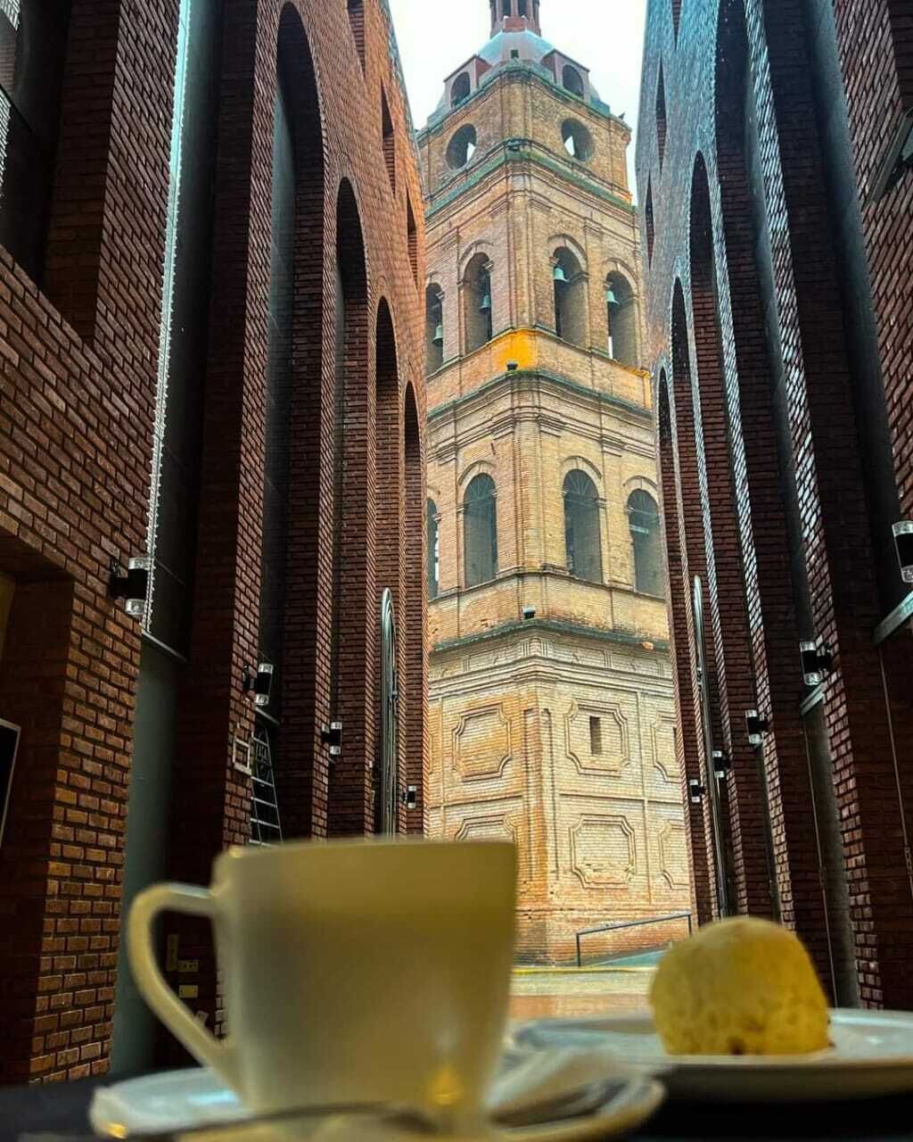 3 restaurantes; se sirve cocina internacional 