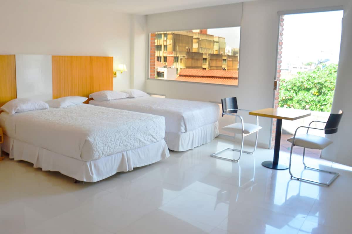 ห้องสแตนดาร์ด, เตียงใหญ่ 2 เตียง | ผ้านวมขนเป็ด, มินิบาร์, ตู้นิรภัยในห้องพัก, โต๊ะทำงาน