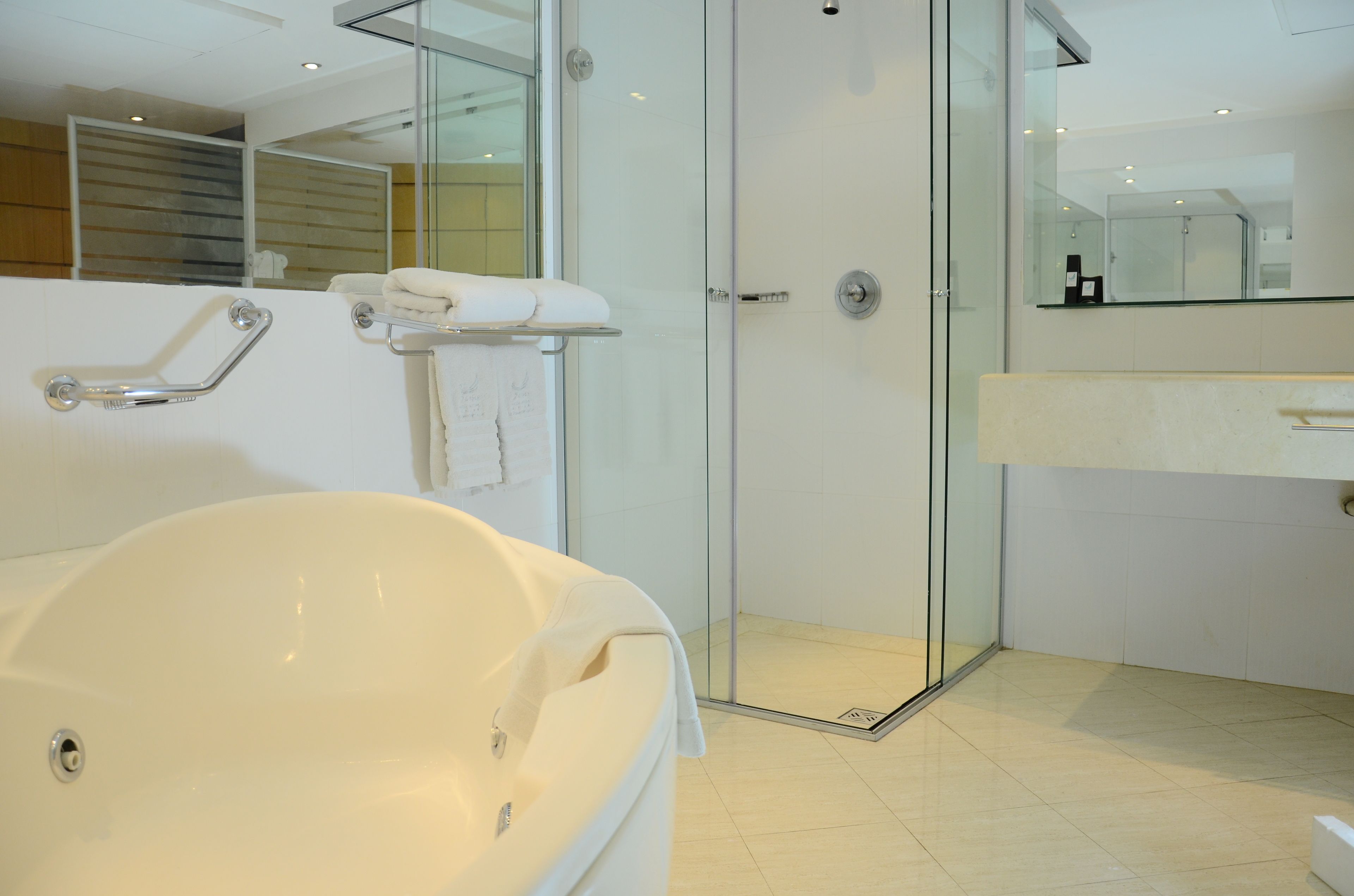 Suite | Jetted tub