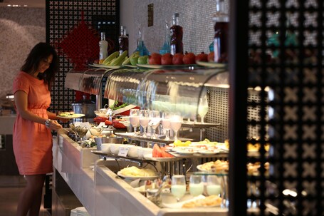 Ramada by Wyndham Abu Dhabi Downtown - Image 21