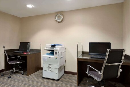 Ramada by Wyndham Abu Dhabi Downtown - Image 24