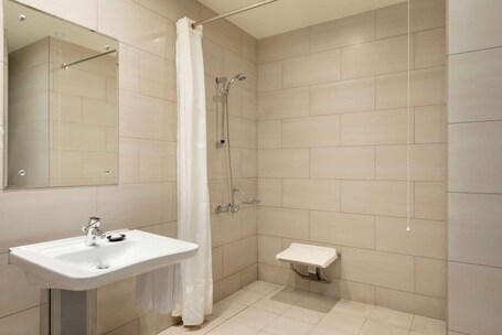 Ramada by Wyndham Abu Dhabi Downtown - Image 14
