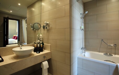 Ramada by Wyndham Abu Dhabi Downtown - Image 31