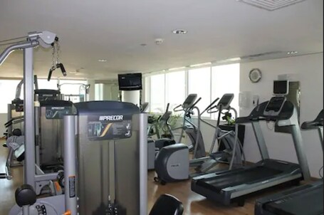Ramada by Wyndham Abu Dhabi Downtown - Image 13
