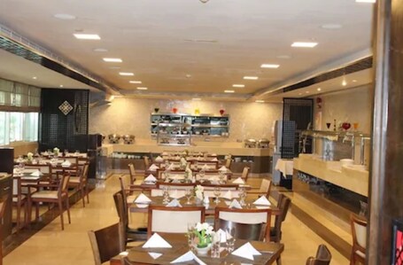 Ramada by Wyndham Abu Dhabi Downtown - Image 38