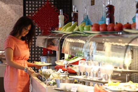 Ramada by Wyndham Abu Dhabi Downtown - Image 36