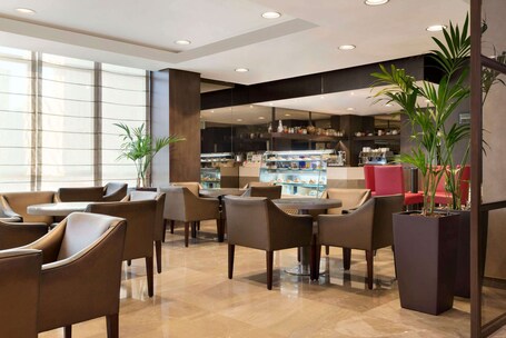Ramada by Wyndham Abu Dhabi Downtown - Image 10