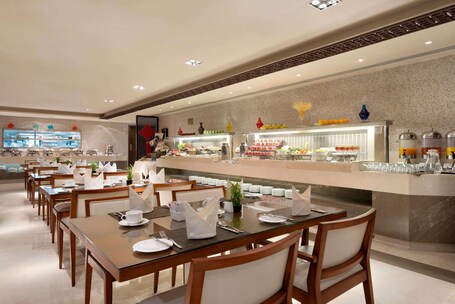 Ramada by Wyndham Abu Dhabi Downtown - Image 29