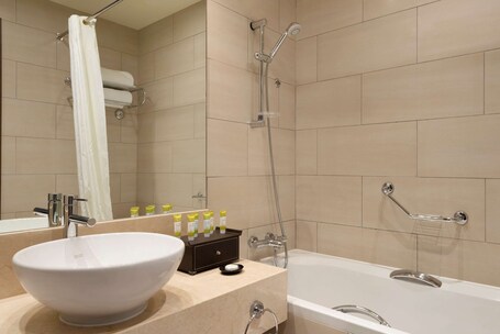 Ramada by Wyndham Abu Dhabi Downtown - Image 39