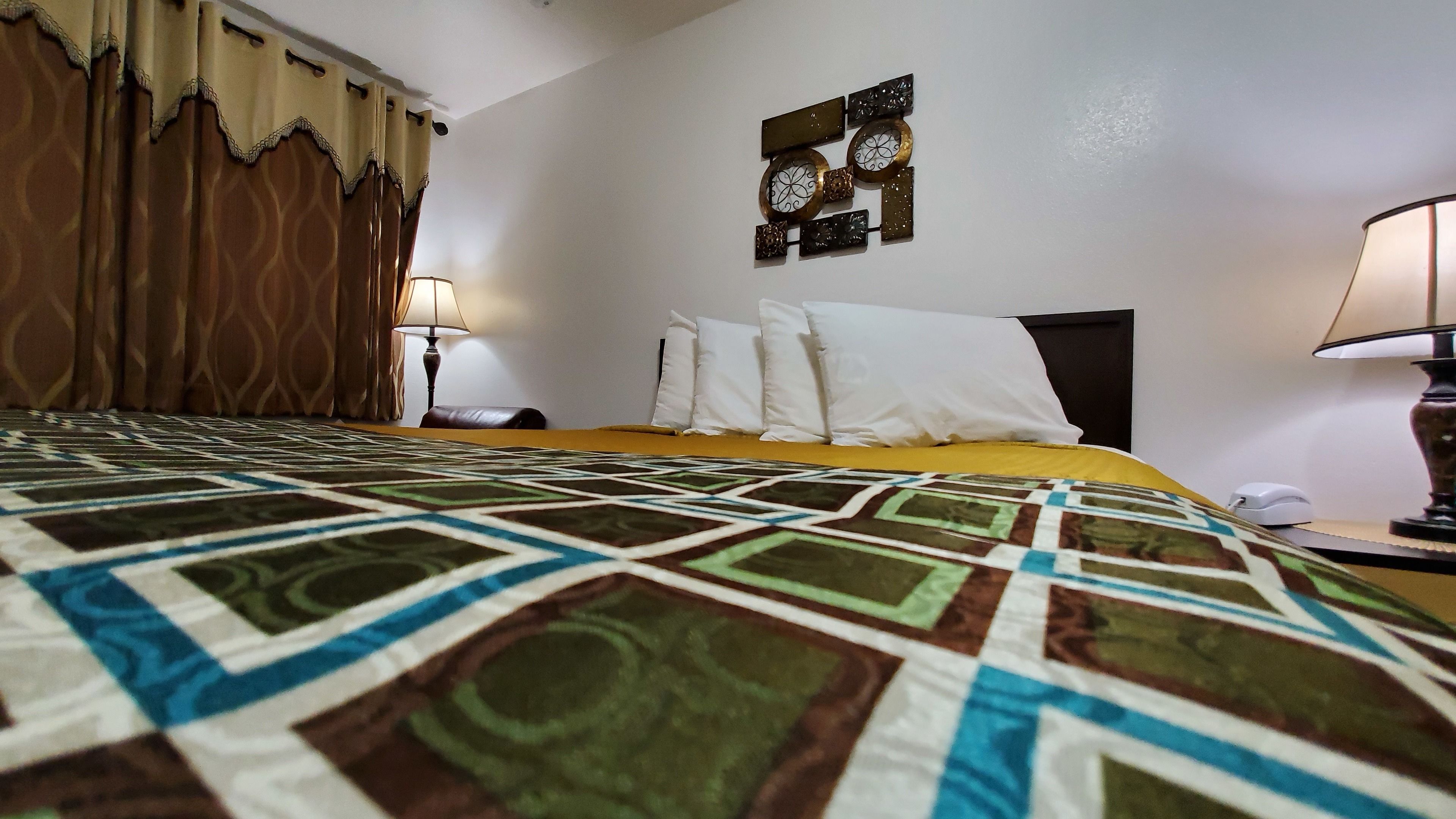 Ropa de cama de alta calidad, escritorio, cortinas opacas