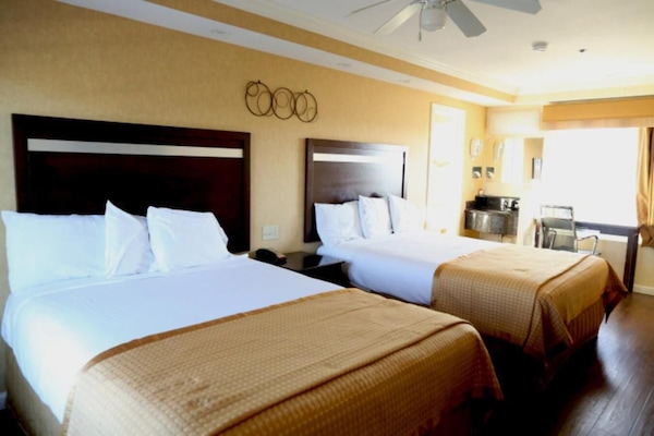 1 Schlafzimmer, Pillowtop-Betten, Schreibtisch