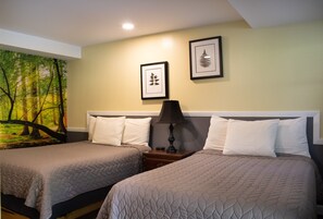 Chambre Standard, 2 lits doubles, non-fumeur, salle de bains privée (Dog Friendly)