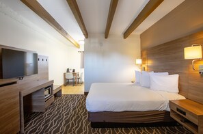 Cozy Comfort Queen | Desk, laptop workspace, iron/ironing board, free WiFi - Dreamcatcher Inn of Sedona (Sedona)