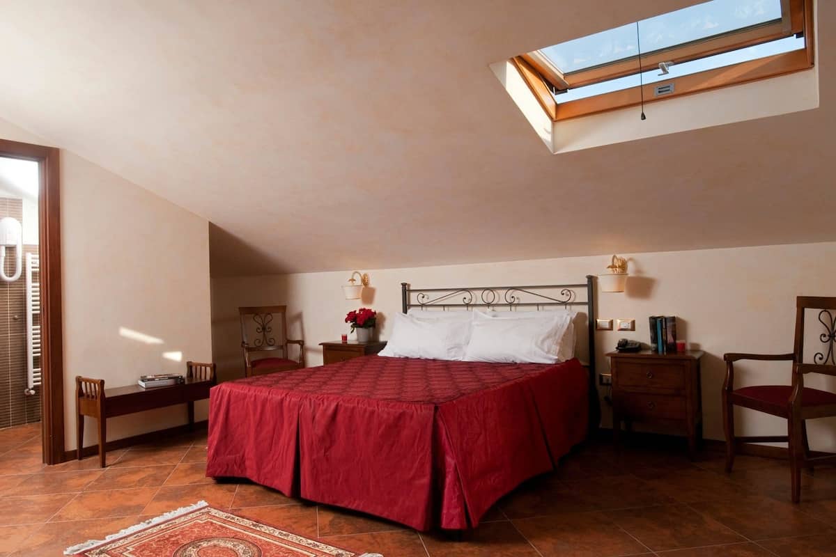 Junior suite | Hypoallergeen beddengoed, een kluis op de kamer, een bureau, gratis wifi