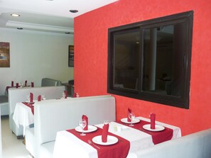 Frühstück, Mittagessen und Abendessen