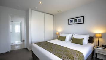 Departamento, 1 habitación | Escritorio, tabla de planchar con plancha, wifi gratis y ropa de cama