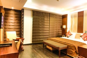 Premium Room | Premium bedding, down comforters, pillowtop beds, minibar - The Nanee Suites (New Delhi)
