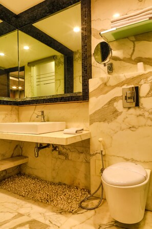 Luxury Suite Room | Bathroom