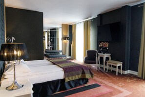 Deluxe Studio Suite, Balcony, Garden View | Premium bedding, down comforters, desk, iron/ironing board - Hotel Lamberton (Ozarow Mazowiecki)