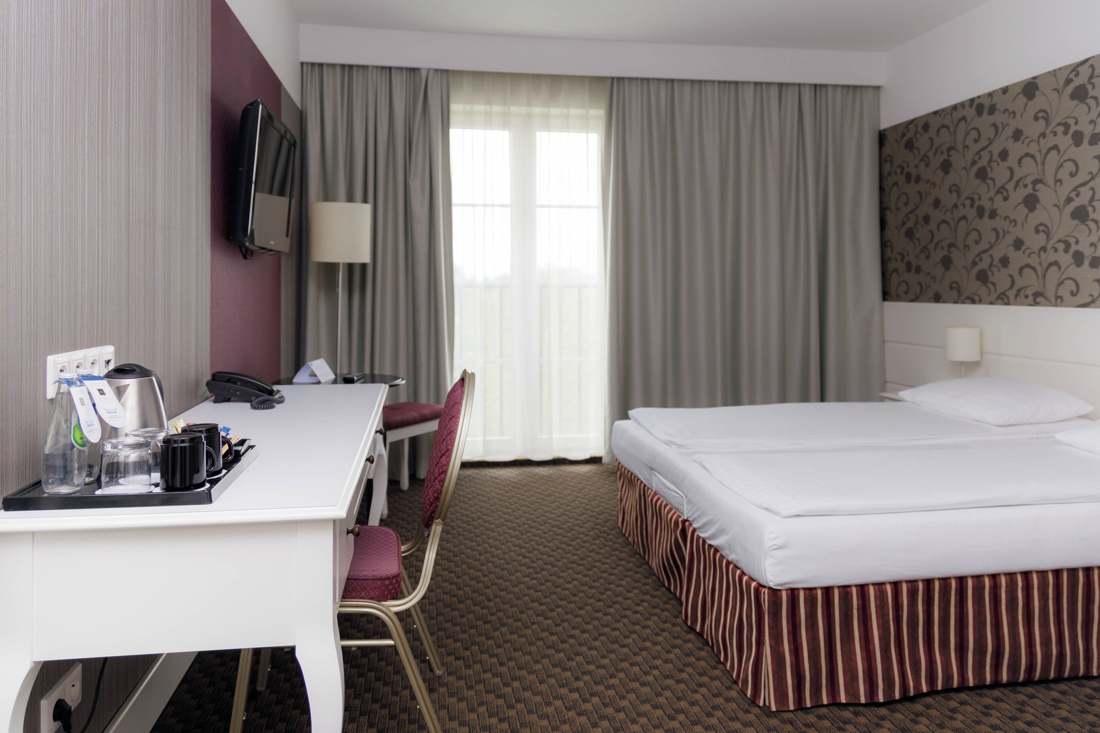 Premium bedding, down duvets, desk, iron/ironing board
