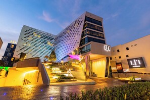 Front of property – evening/night - LiT BANGKOK Hotel (Bangkok)