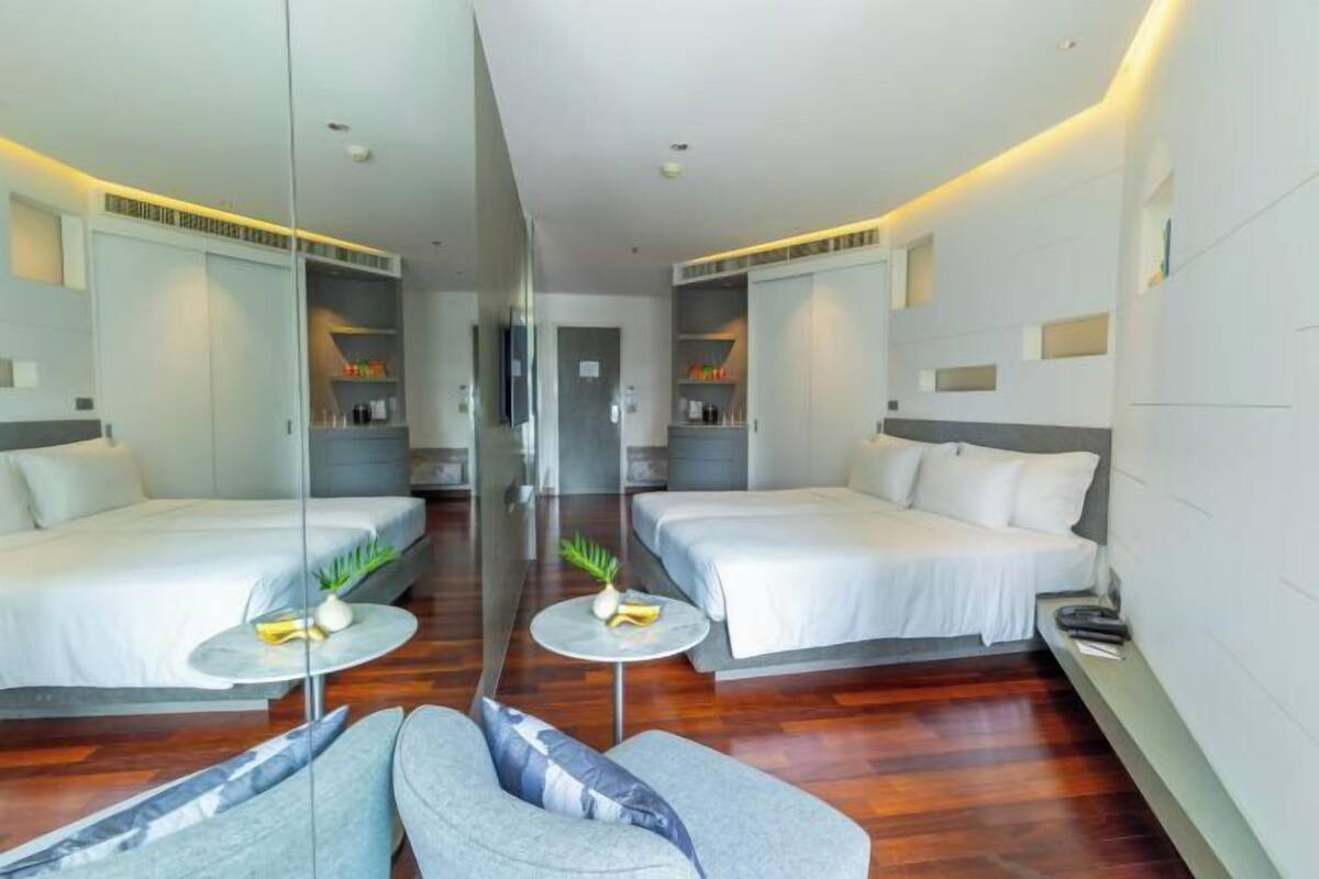 In-room safe, desk, laptop workspace, soundproofing