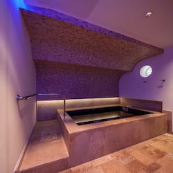 Bồn tắm spa trong nhà