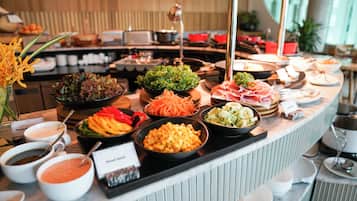 Daily buffet breakfast (THB 824 per person)