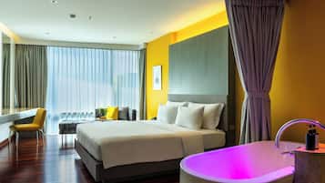 Caja de seguridad en la habitación y escritorio