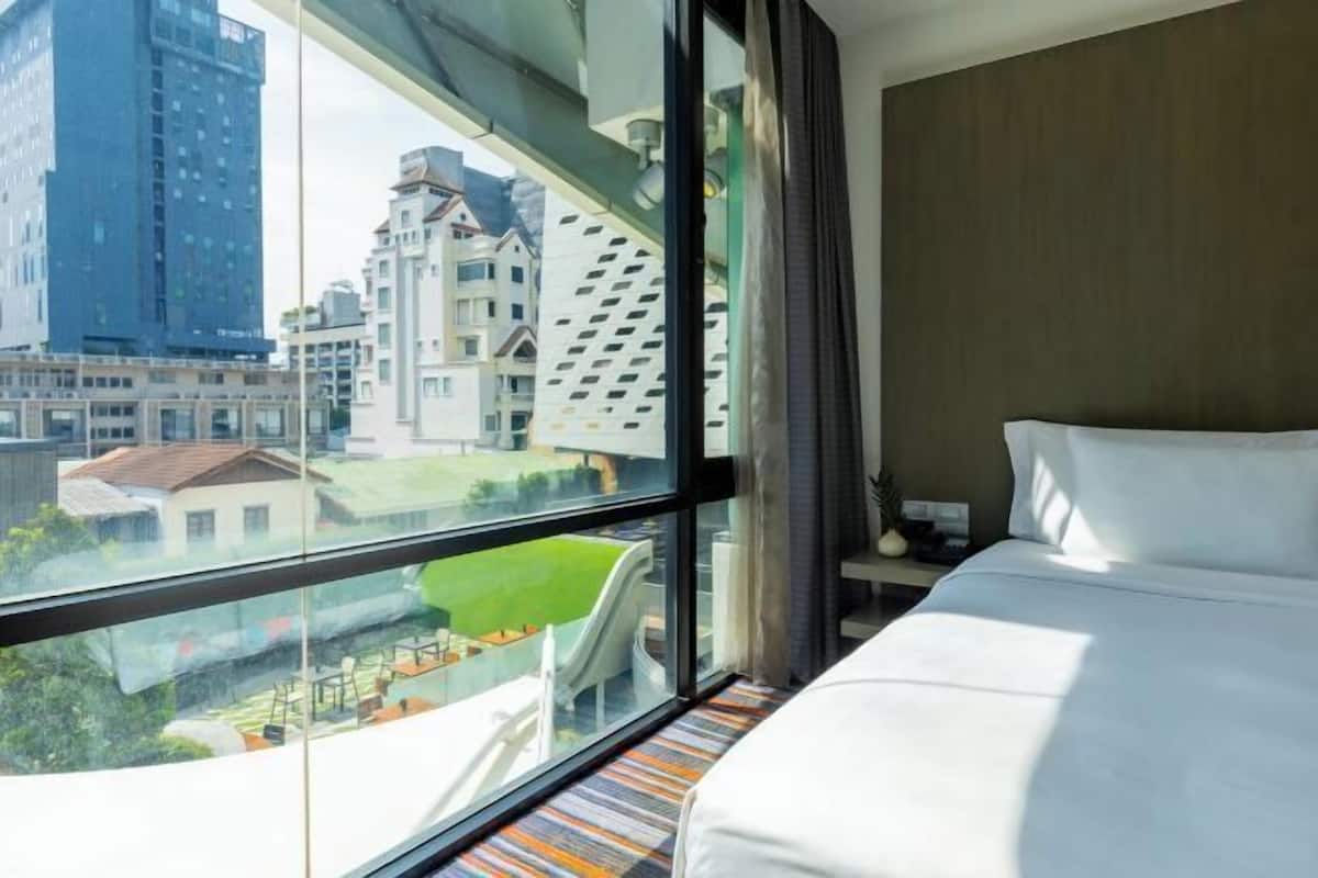 Safe på rommet, skrivebord, skrivebord for bærbar PC og lydisolert