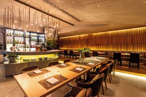 3 restaurants, breakfast, lunch, dinner served; international cuisine  - LiT BANGKOK Hotel (Bangkok)