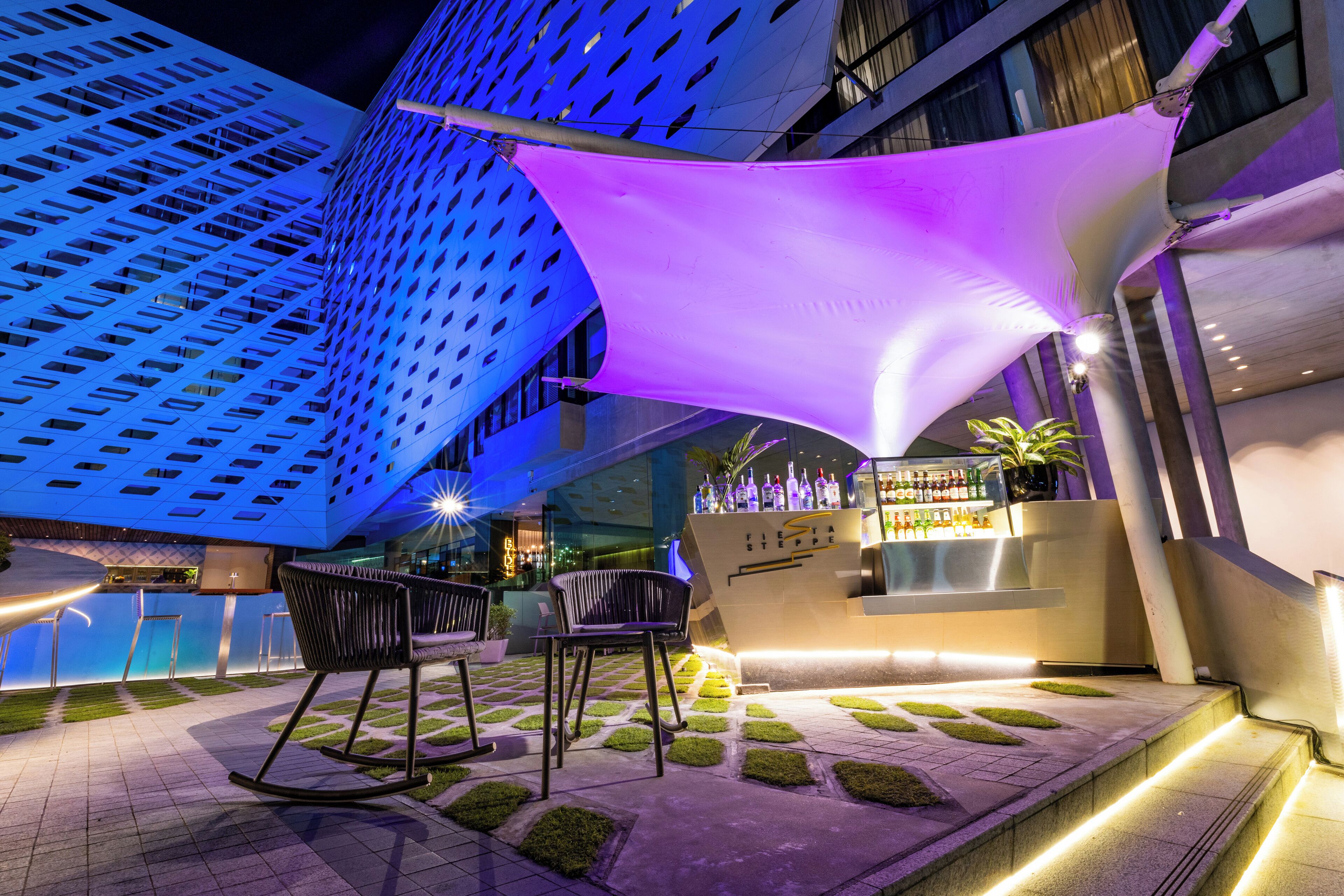 Cocktailbar, Speisen im Freien, täglich geöffnet