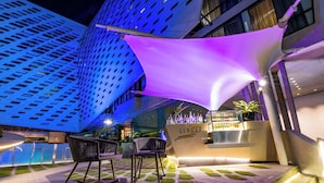 Cocktailbar, uteservering, åpen hver dag