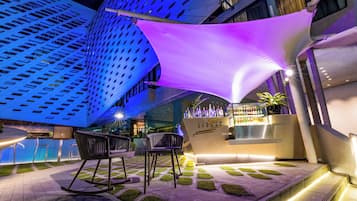 Cocktailbar, Speisen im Freien, täglich geöffnet