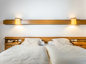 Premium bedding, individually furnished, free WiFi - Hotel Pontives (Laion)