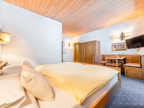 Double Room | Premium bedding, individually furnished, free WiFi - Hotel Pontives (Laion)
