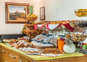 Free daily buffet breakfast