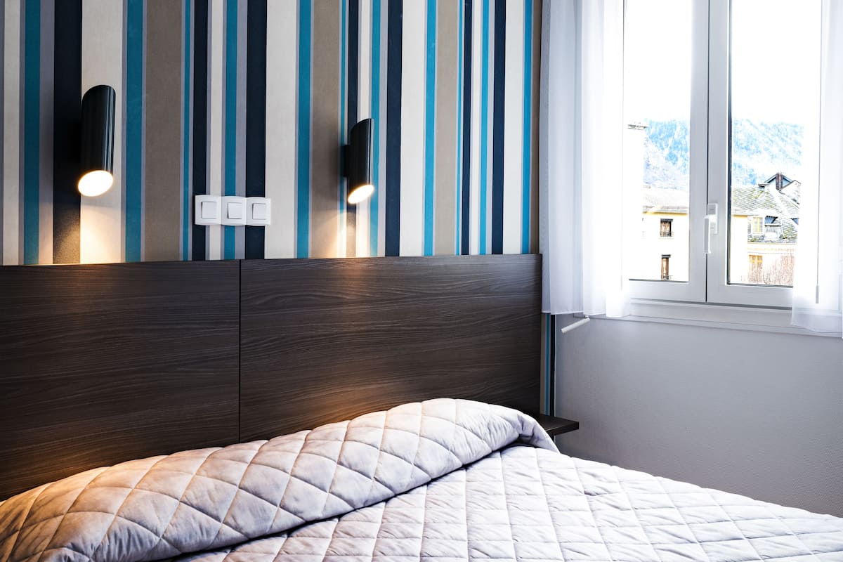 comfort double room (plus) | in-room safe, individually furnished, desk, laptop workspace