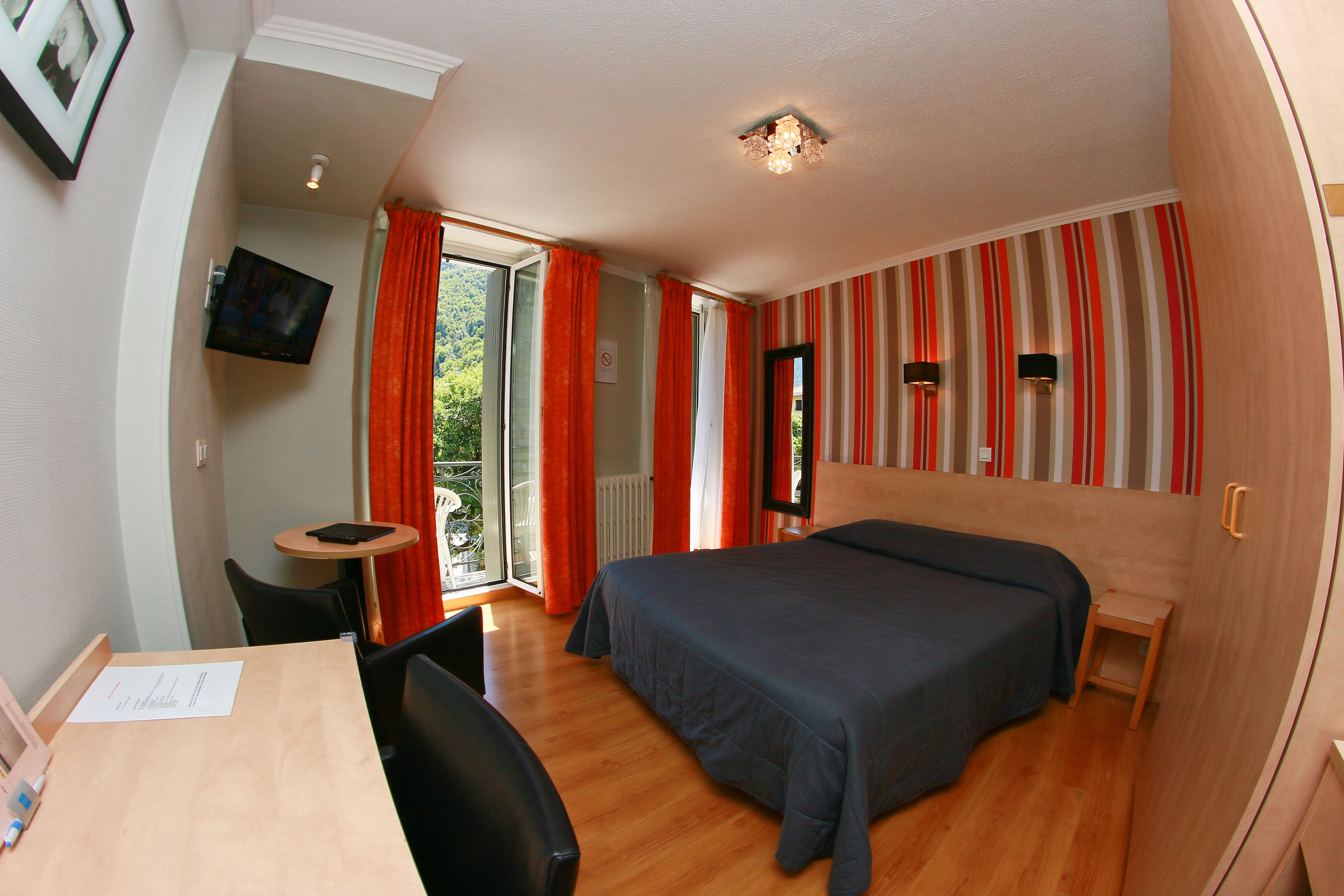 in-room safe, individually furnished, desk, laptop workspace