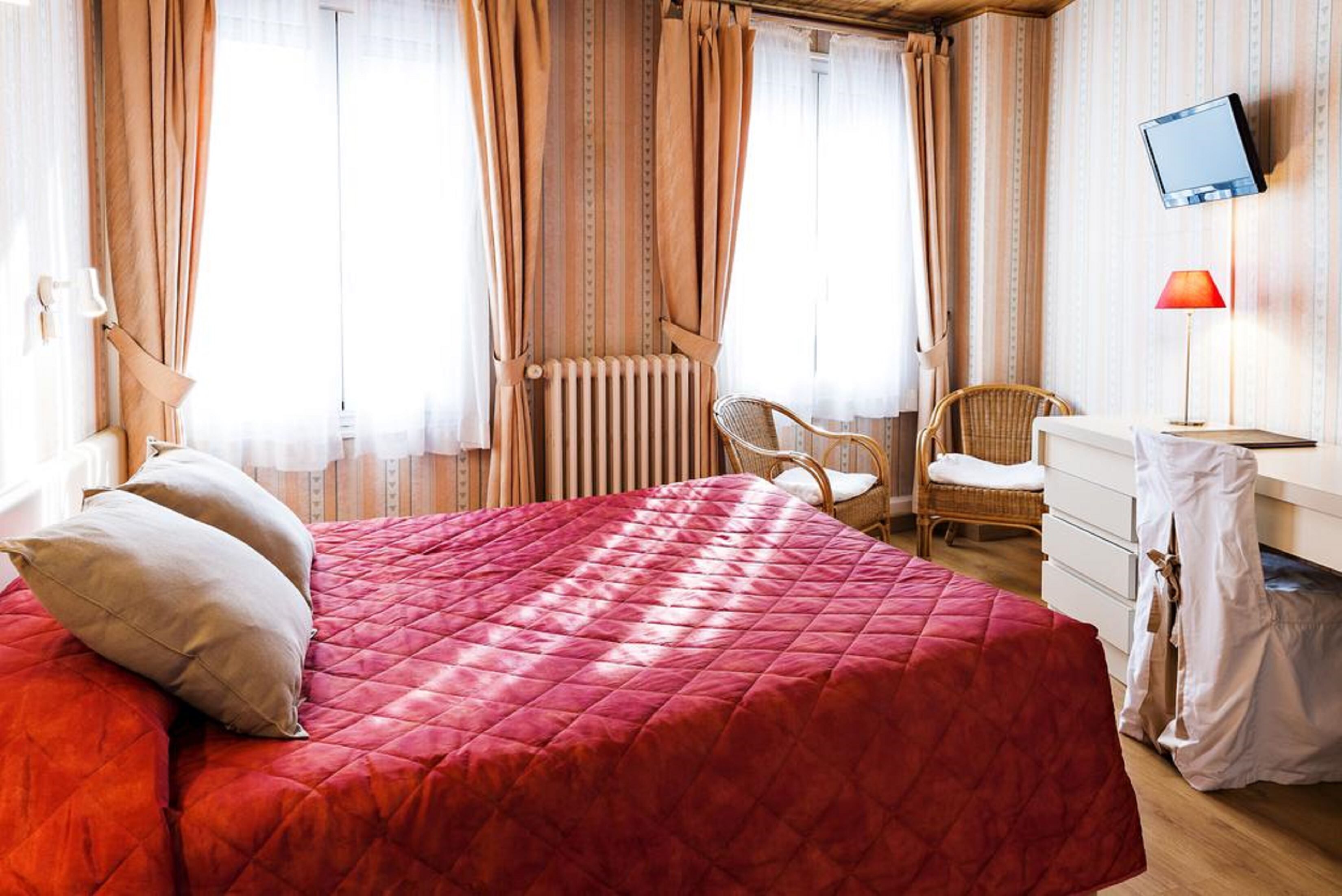 in-room safe, individually furnished, desk, laptop workspace