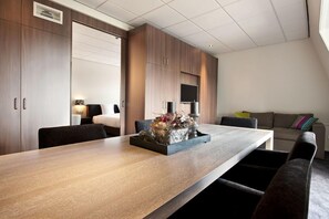Business Suite | In-room dining