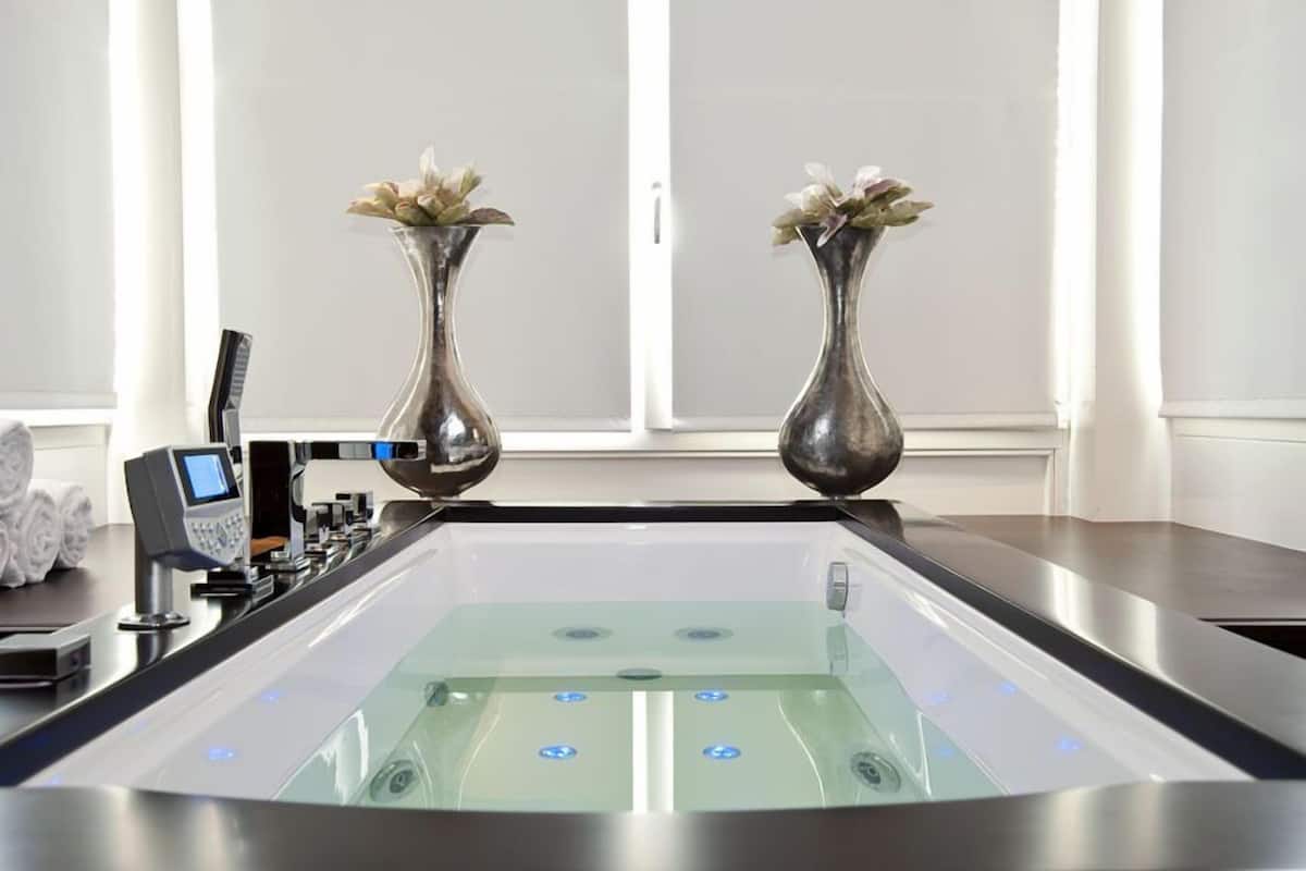 romantic suite | jetted bathtub