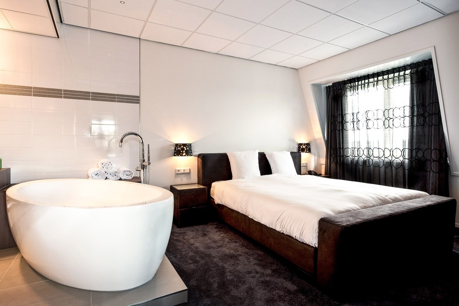 in-room safe, free wifi, bed sheets