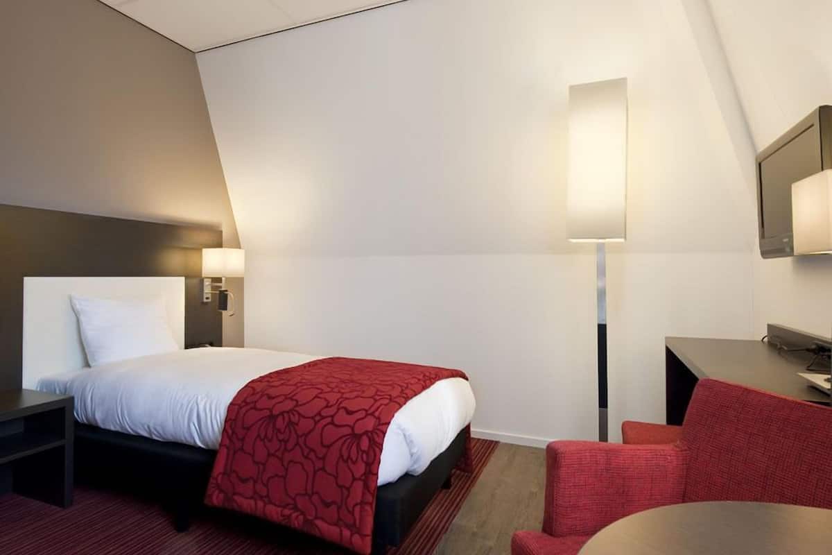 Single Room | In-room safe, free WiFi, bed sheets