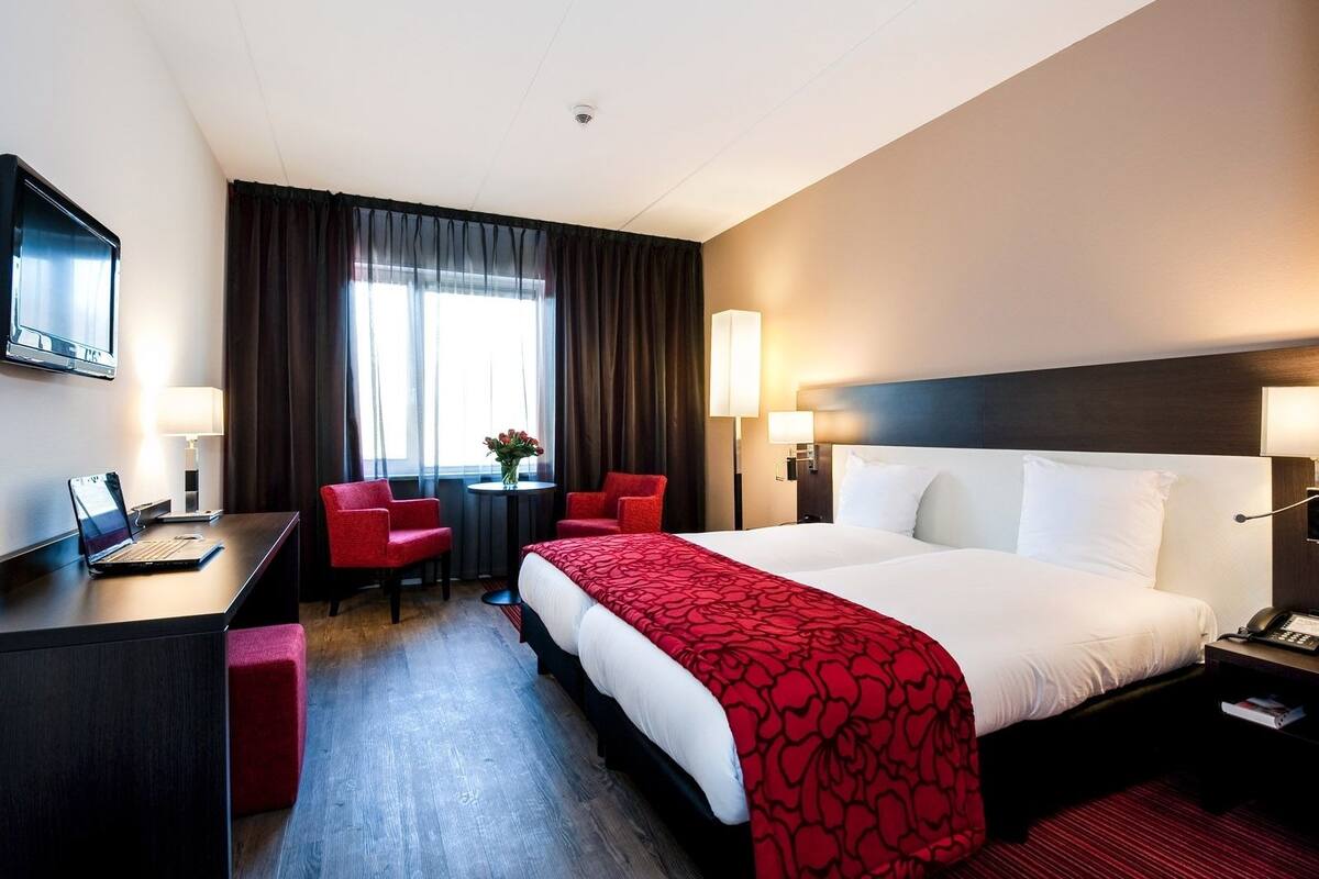 In-room safe, free WiFi, bed sheets
